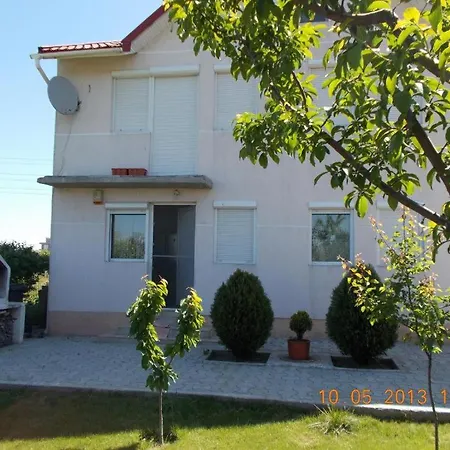 Privacy And Quiet In A 150 M2 With Just 2 And A 700 M2 Yard Gazde/Camere de închiriat